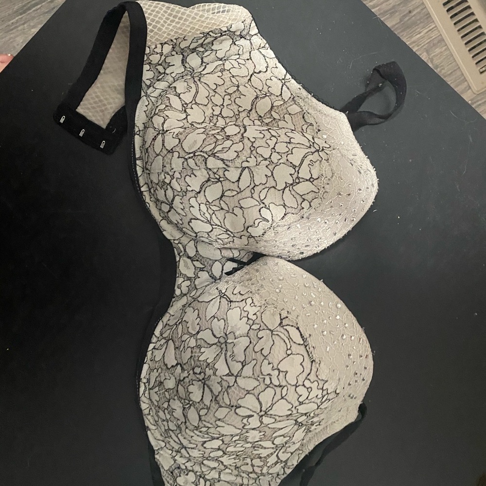 36ddd Victoria’s sects bra